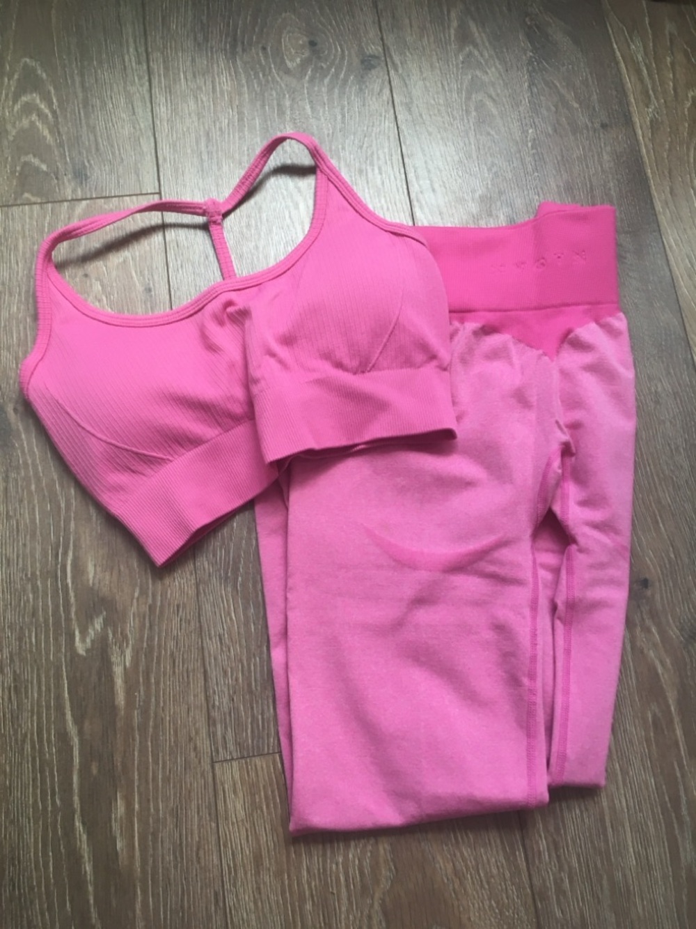 NVGTN Pink Wander Seamless Sports Bra & Knockout Leggings Set